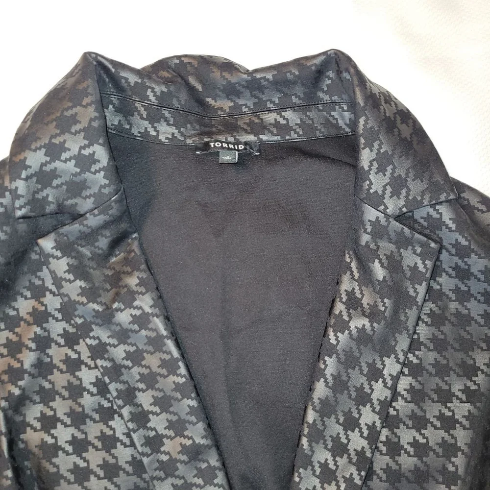 Women's Torrid Studio Luxe Ponte Relaxed Houndstooth Blazer 3X Black Gray - Picture 4 of 10